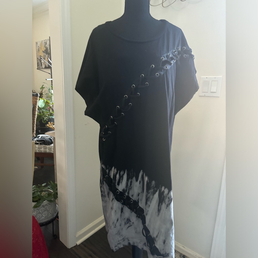 Torrid lovesick size 3x black tyedye rivet dress